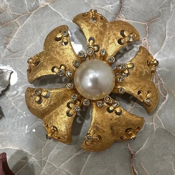 Set of 4 Vintage brooches - Picture 2 of 5